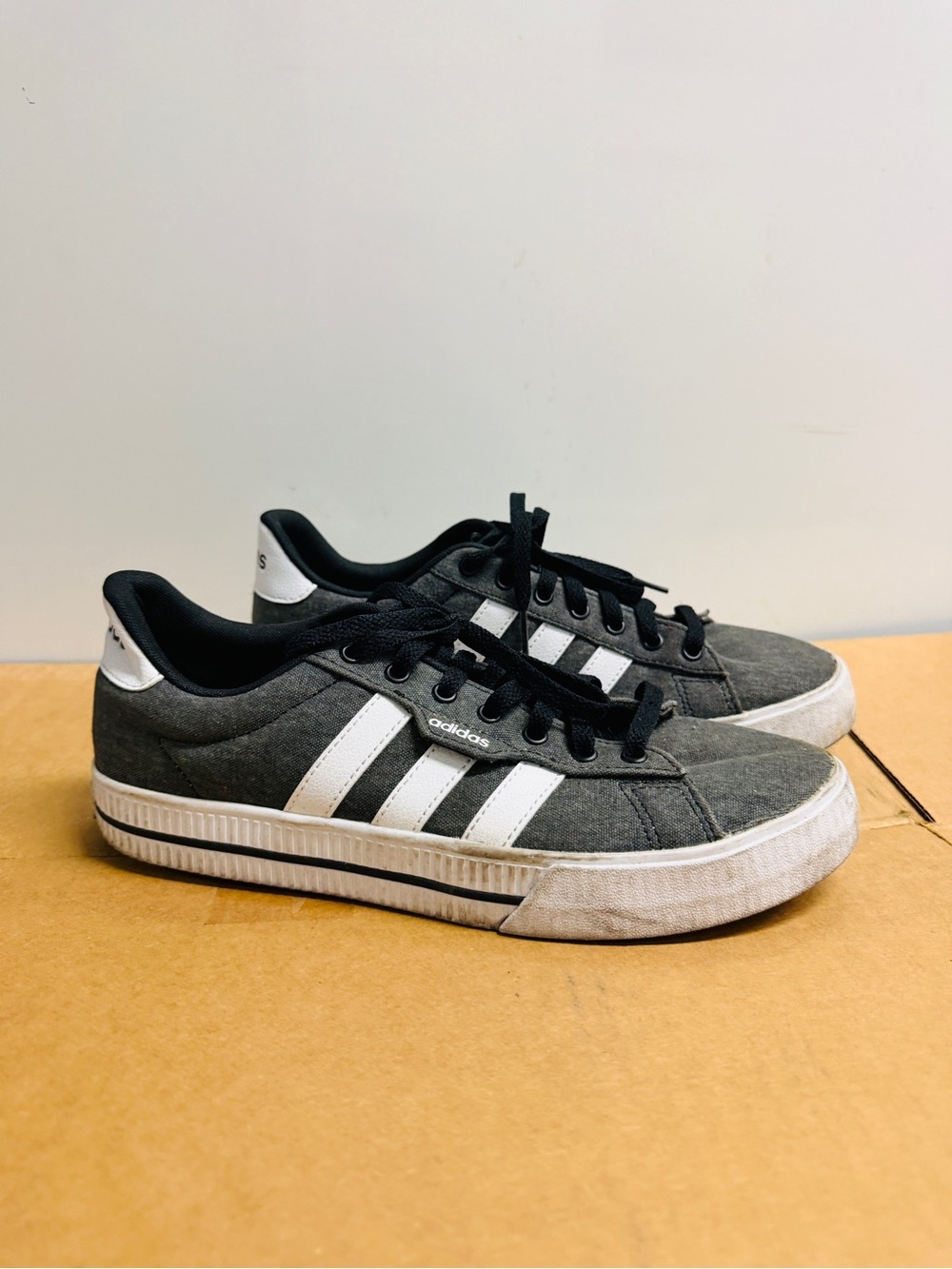 Adidas Daily 3.0 Men’s Size 8.5 Black White Canvas Sneakers FW7033